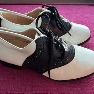Women’s Black and White Saddle Oxfords (size 7)